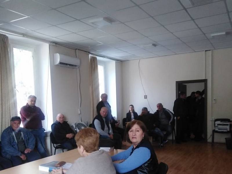 ცაგერში სასკოლო ტრანსპორტის მძღოლებსა და სკოლის დირექტორებს ინსტრუქტაჟი ჩაუტარდათ